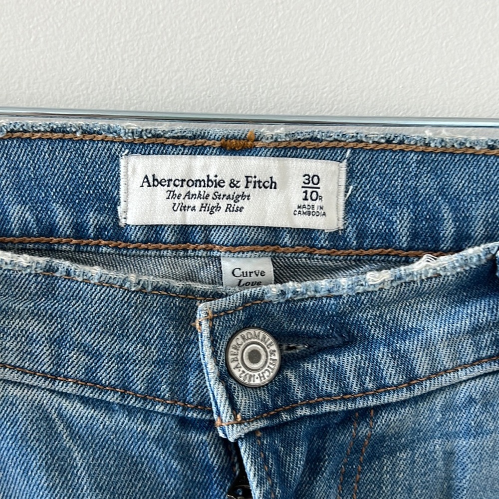 A+F Curve Love Ultra High Rise Ankle Straight Jean